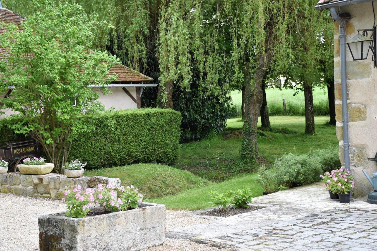 Le Petit Chateau De Sainte Colombe Bouges-le-Chateau Exterior photo